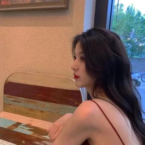 丹顶鹤女孩